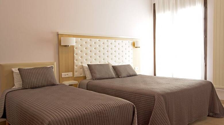 Hotel H�tel C�t� Ventoux