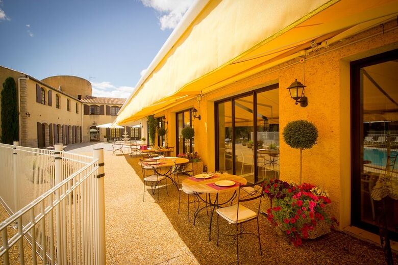 Hotel H�tel C�t� Ventoux