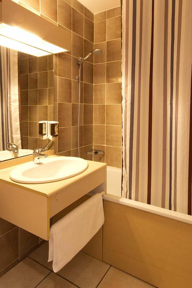 Hotel H�tel C�t� Ventoux