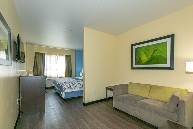 Hotel Ozone Inn & Suites