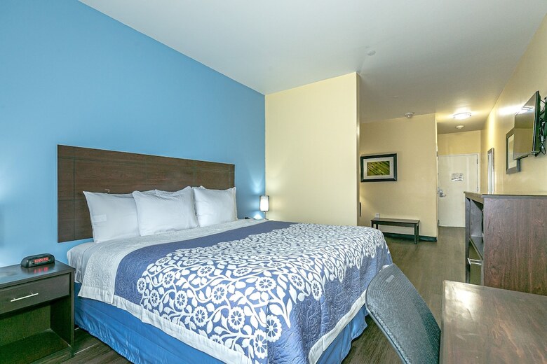 Hotel Ozone Inn & Suites