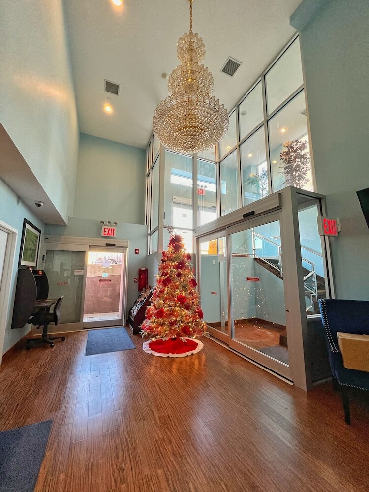 Hotel Ozone Inn & Suites