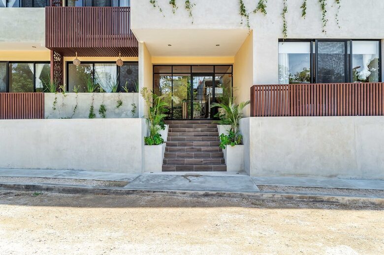 Hotel Solemn Peaceful Condos By The Spot Rentals