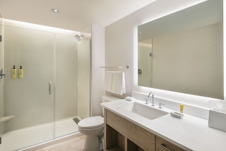 Hotel Element San Jose Airport