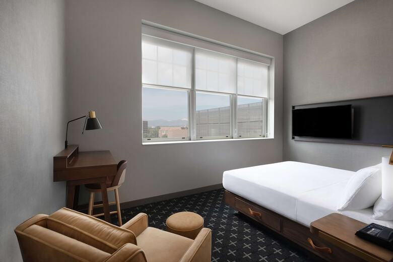 Hotel The Slate Denver, Tapestry Collection By Hilton