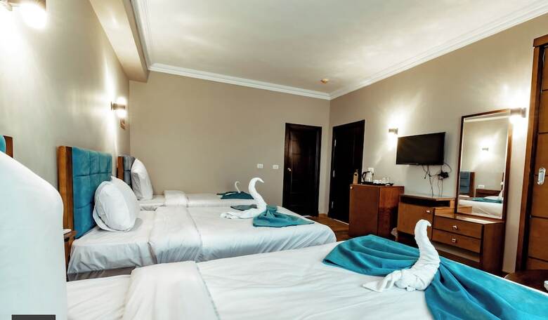 Pyramids Oasis Hotel