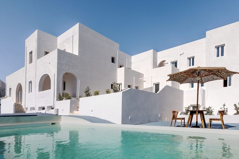 Voca Hotel & Suites