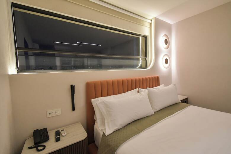 Expo Satelite 2750 Hotel & Suites