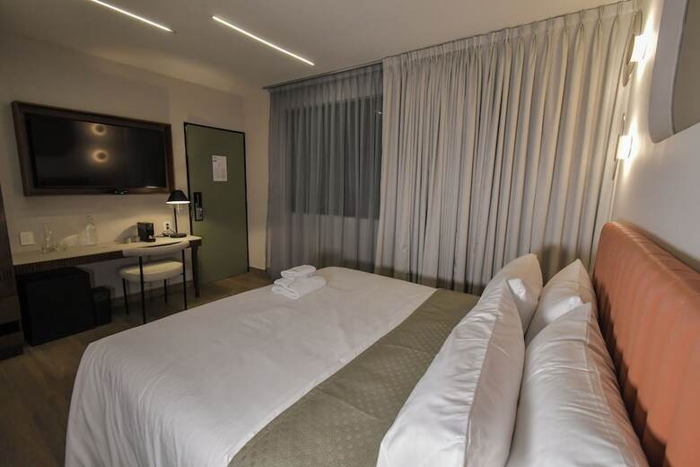 Expo Satelite 2750 Hotel & Suites