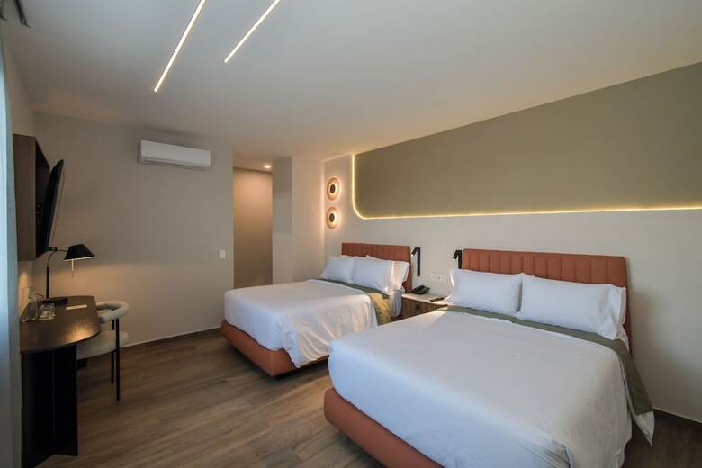 Expo Satelite 2750 Hotel & Suites