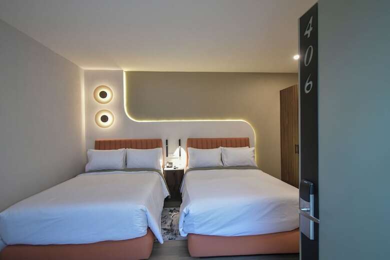 Expo Satelite 2750 Hotel & Suites