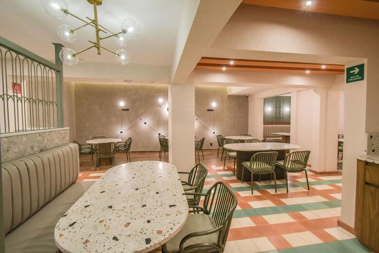 Expo Satelite 2750 Hotel & Suites