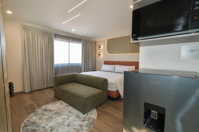 Expo Satelite 2750 Hotel & Suites