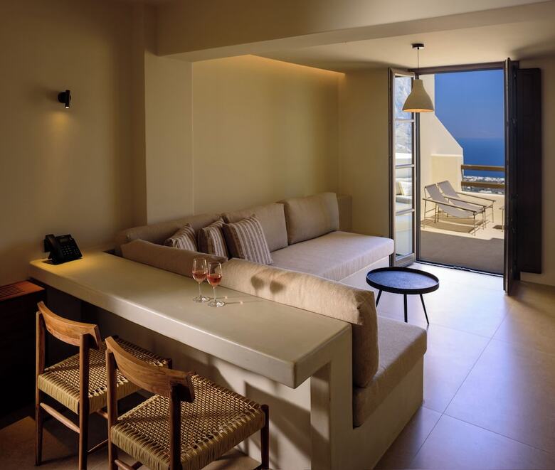 Elessa Hotel