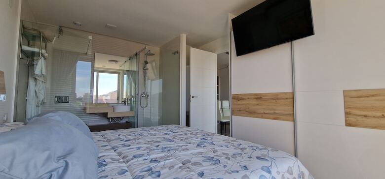 Aparthotel Apartamentos Oasis De La Cala