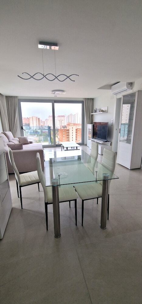 Aparthotel Apartamentos Oasis De La Cala