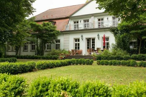 Bed & Breakfast Internat Schloss Spiegelberg