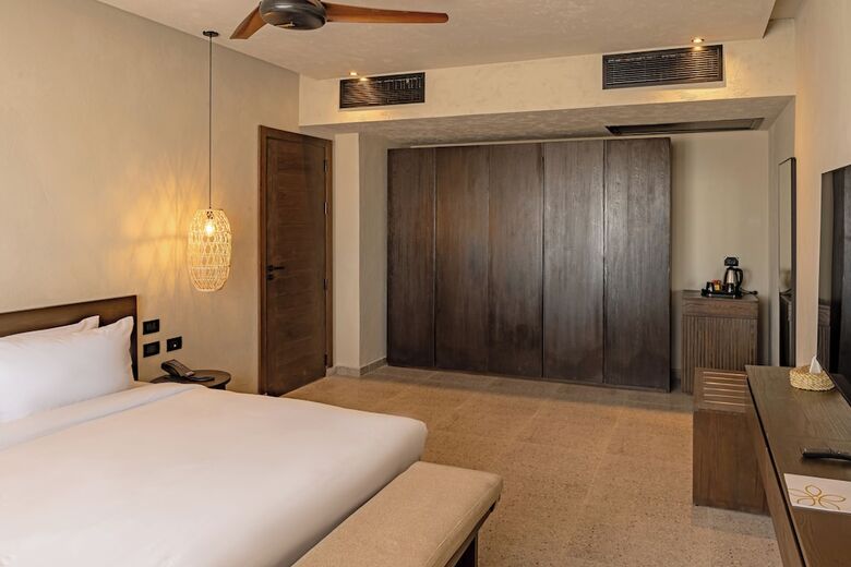 Hotel Sentido Naga Bay