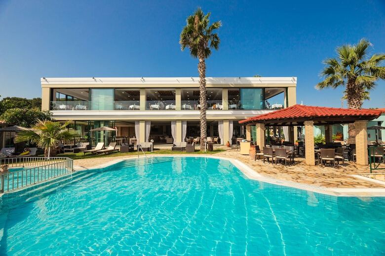 Robolla Beach Aparthotel