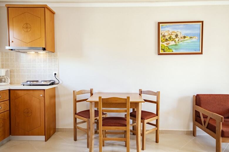 Robolla Beach Aparthotel