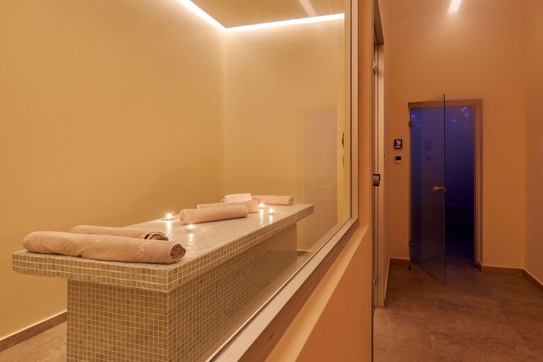 Hotel Enorme Santanna Island