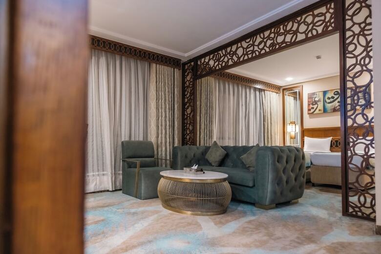 Violet Al Azizia Hotel