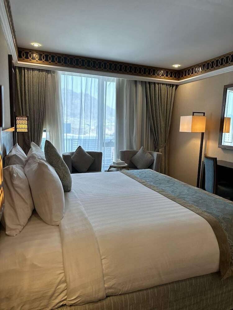 Violet Al Azizia Hotel