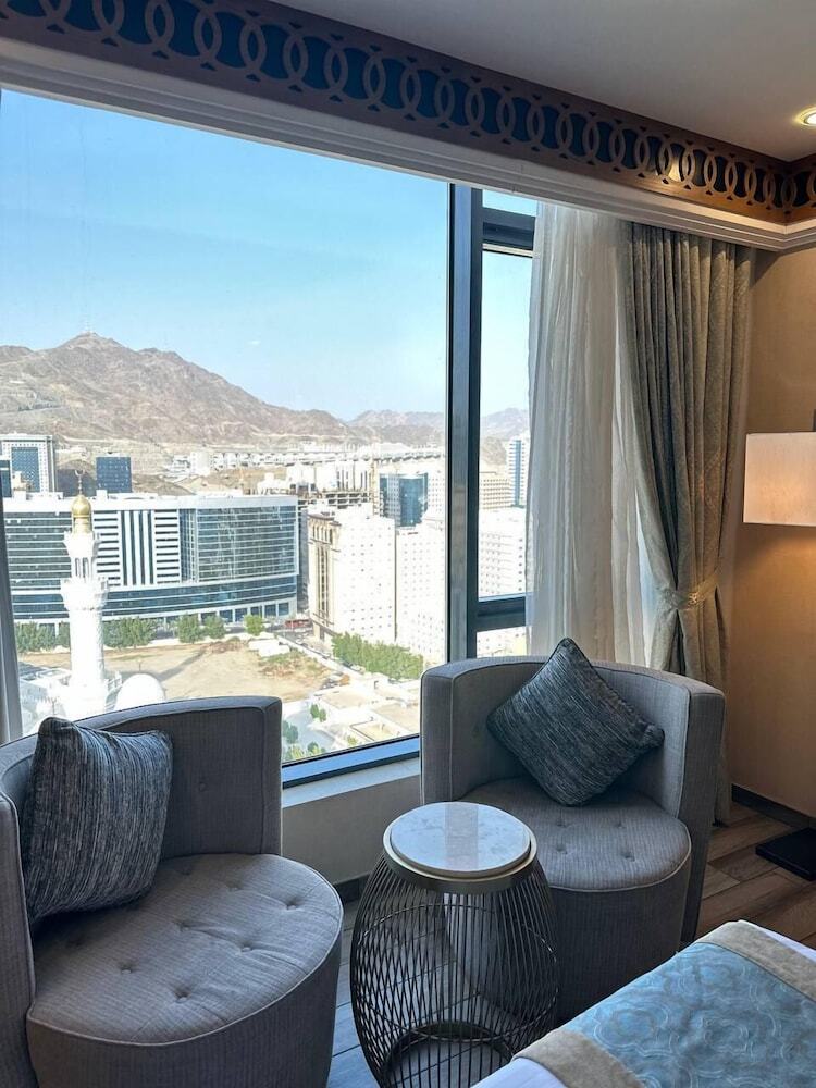 Violet Al Azizia Hotel