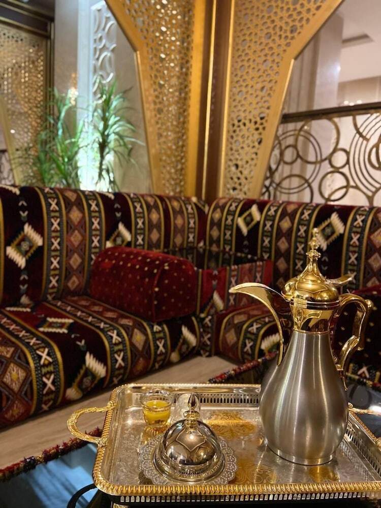 Violet Al Azizia Hotel