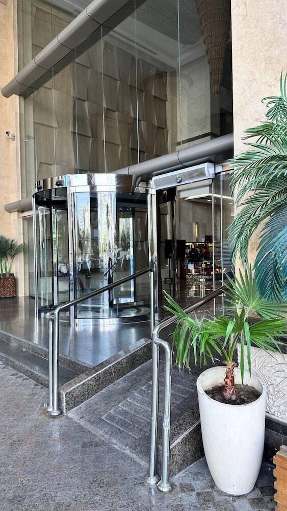 Violet Al Azizia Hotel