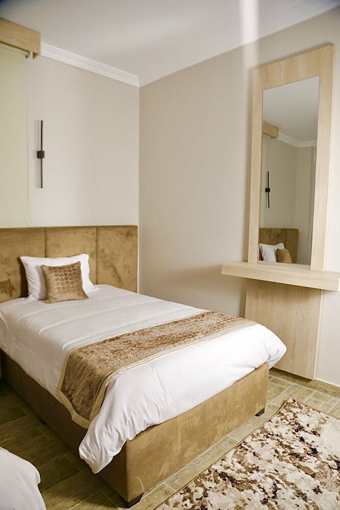 Hotel Golden House