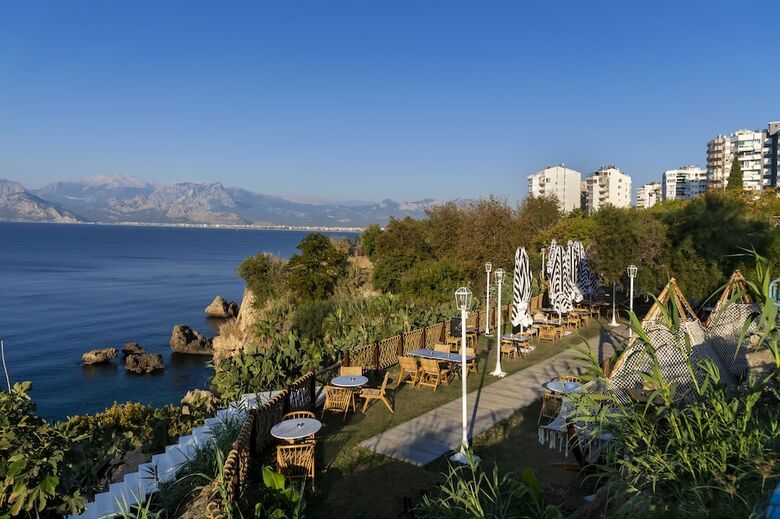 Lucky Monkey Hotel