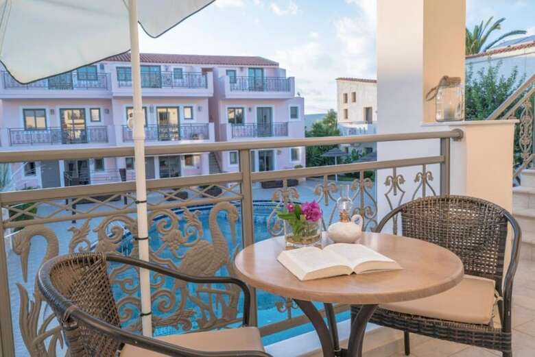 Flamingos Hotel