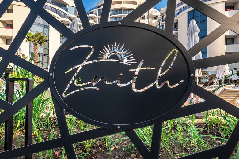 Hotel Zenith