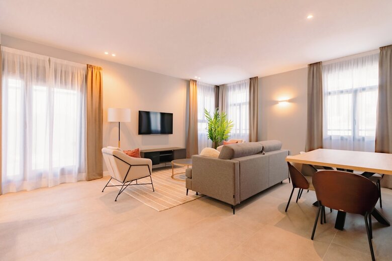 Hotel Home Art Apartments Bernab�u