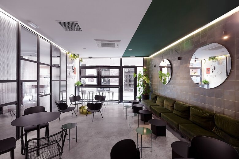 Hostal 2060 The Newton Hostel & Market