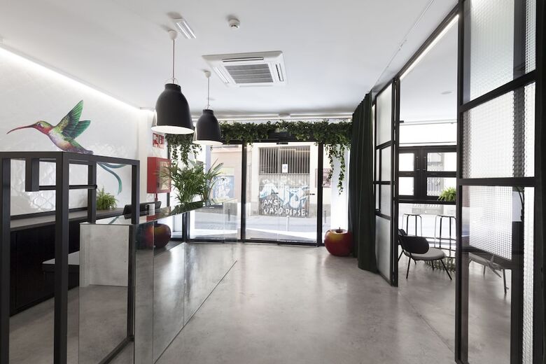 Hostal 2060 The Newton Hostel & Market