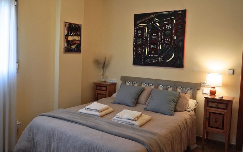 Room-orange Room Your Refuge Of Tranqu