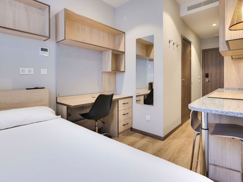 Hostal Livensa Living Studios Malaga Feria