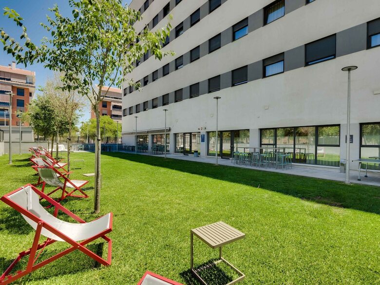 Hostal Livensa Living Studios Malaga Feria