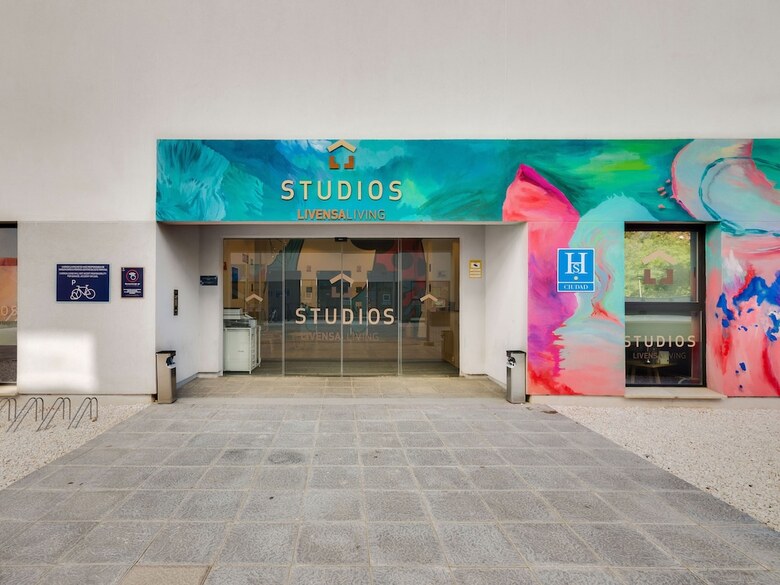 Hostal Livensa Living Studios Malaga Feria