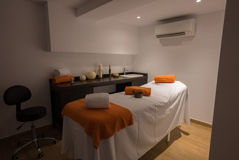 Hotel Morlans Suites - Adults Only