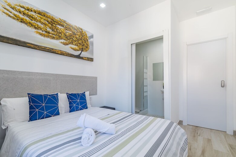 Hotel Ayz Silvela - Auto Check-in Property