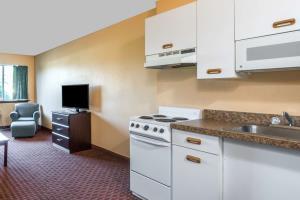 Hotel Days Inn & Suites Groton