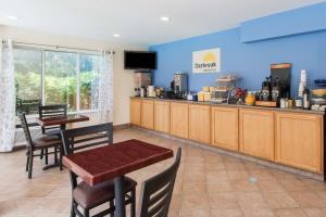 Hotel Days Inn & Suites Groton