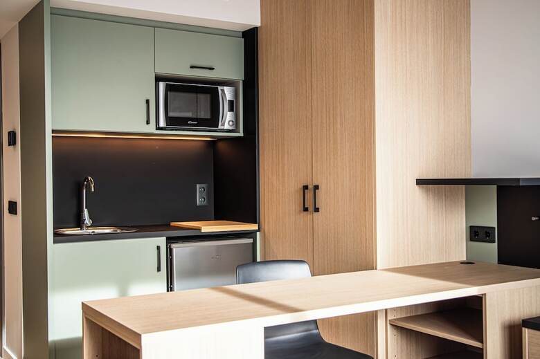 Residencia Atenea Living