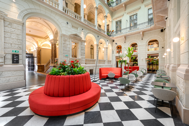 Hotel Oktogon Haggenmacher By Continental Group