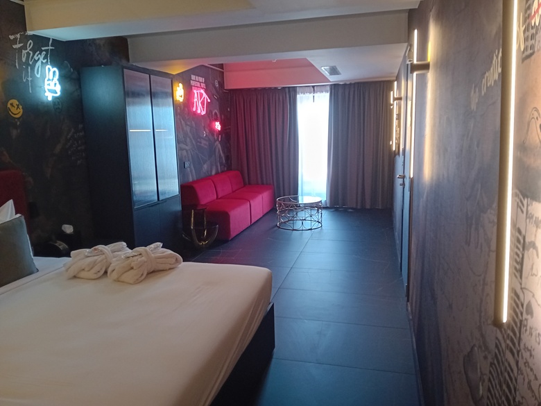 So City Hotel