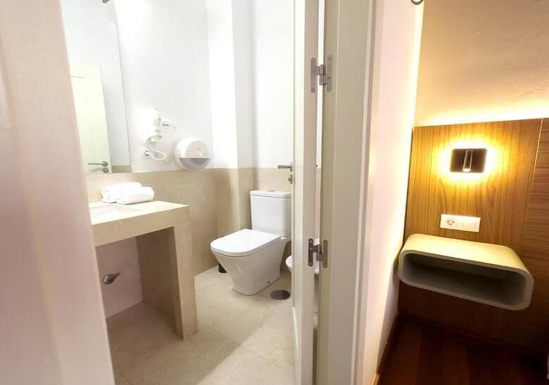 Aparthotel Isa Granada