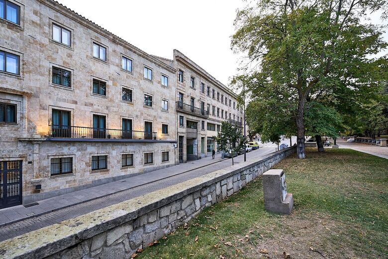 Aparthotel Ines Luna Suites